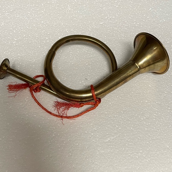 EUC Set Of 5 Brass Decorative French Horn various sizes of retro brass wall art - Picture 4 of 14